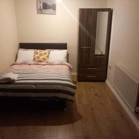 Lovely Shared 3 Bed Home Near The Thames Thamesmead  Eksteriør bilde
