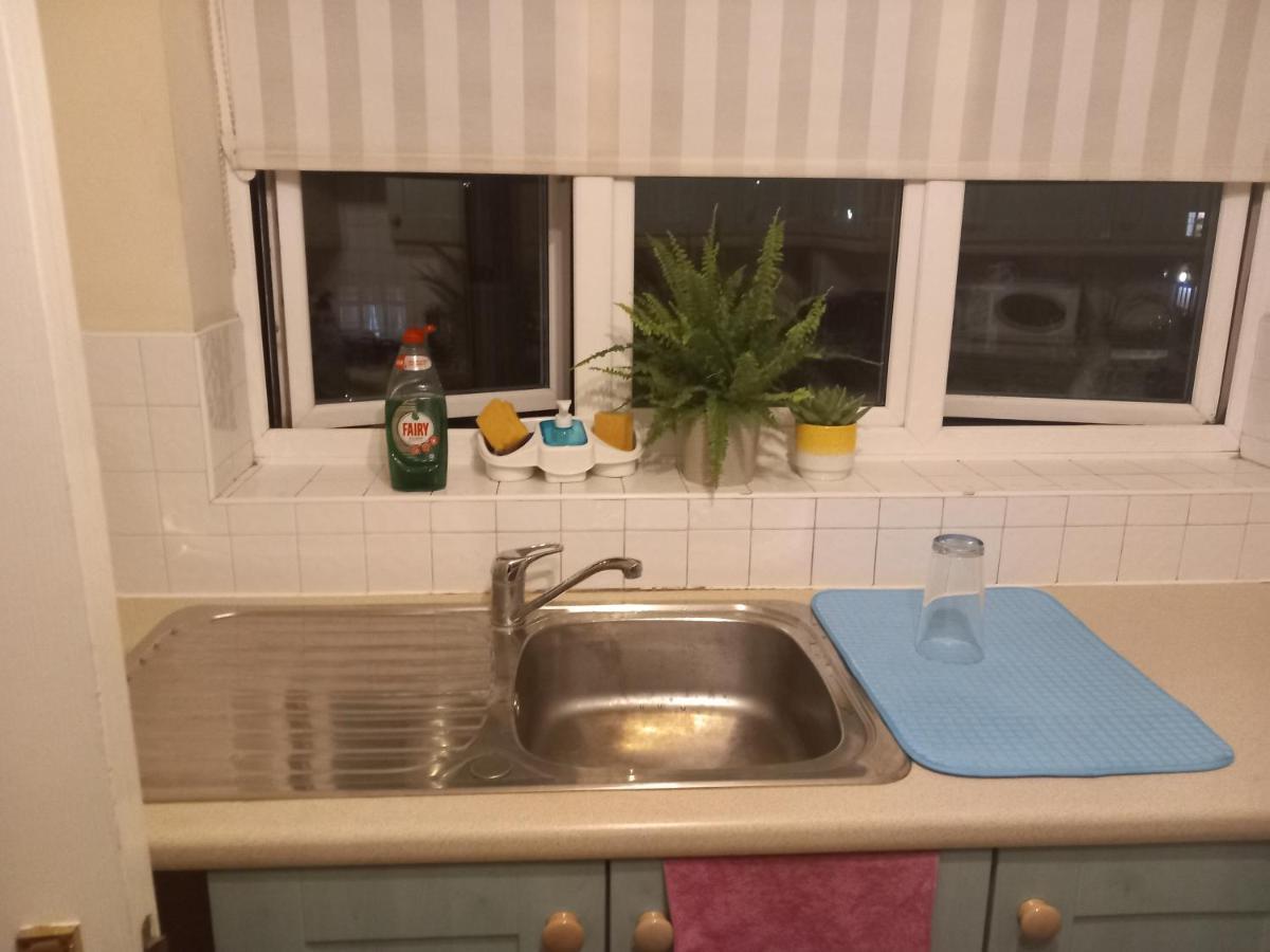 Lovely Shared 3 Bed Home Near The Thames Thamesmead  Eksteriør bilde