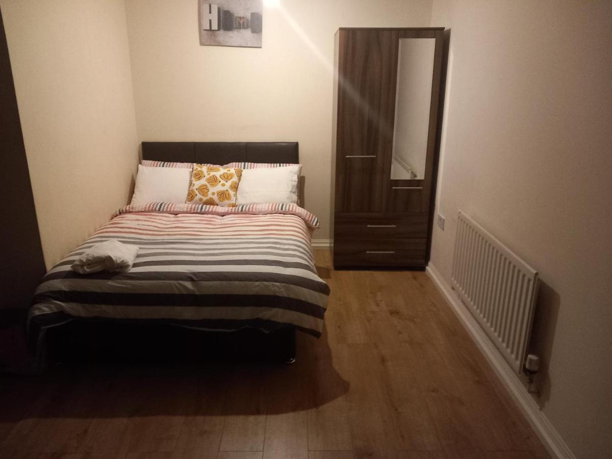 Lovely Shared 3 Bed Home Near The Thames Thamesmead  Eksteriør bilde